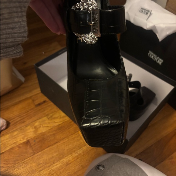 Versace Jeans Collection Black Croc-Embossed heels - Picture 11 of 12